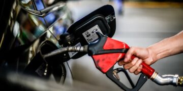 Governo envia ao Congresso projeto que permite usar receita extra de petróleo para reduzir impostos sobre combustíveis