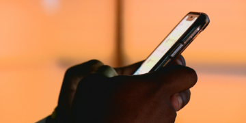 ‘Detox digital’: jovens ficam um mês sem smartphone e dizem se sentir melhor