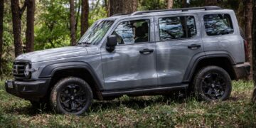 Salão de Pequim: GWM Tank 300 ganha motor híbrido plug-in flex no Brasil, por R$ 342.000