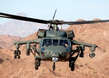 É #FAKE que foto mostre helicóptero militar americano abatido em deserto no Irã; imagem foi criada com inteligência artificial