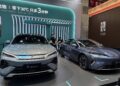 Salão de Pequim: Brasil terá 1 mil carregadores ultrarrápidos da BYD com recarga em 9 minutos até 2027; VÍDEO