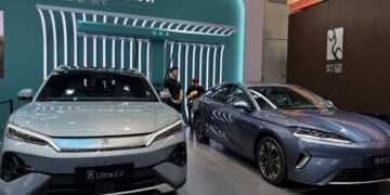 Salão de Pequim: Brasil terá 1 mil carregadores ultrarrápidos da BYD com recarga em 9 minutos até 2027; VÍDEO