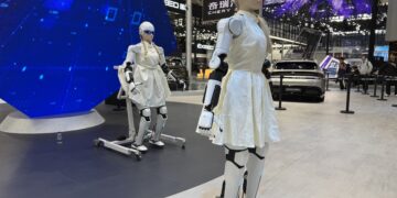Salão de Pequim: grupo Chery mostra robôs humanoides de R$ 210 mil