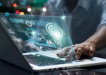 IA avança e pressiona iniciantes: estudo mede impacto da tecnologia nos empregos