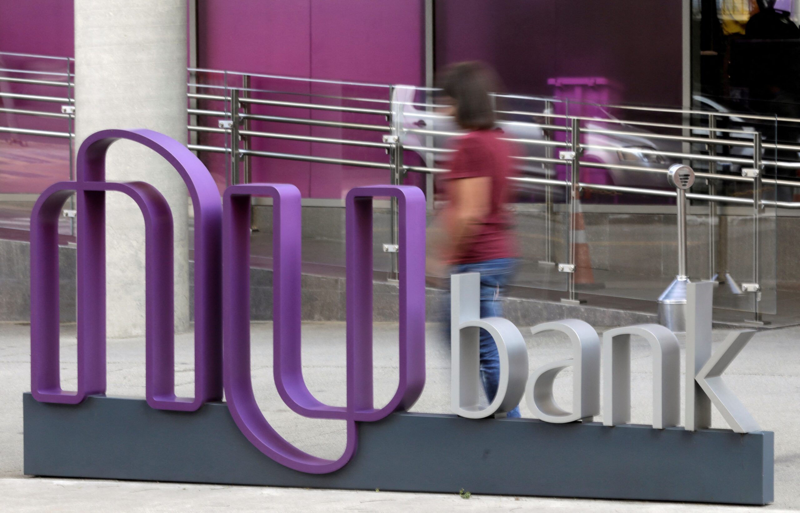 Nubank planeja investimento de R$ 45 bilhões no Brasil em 2026