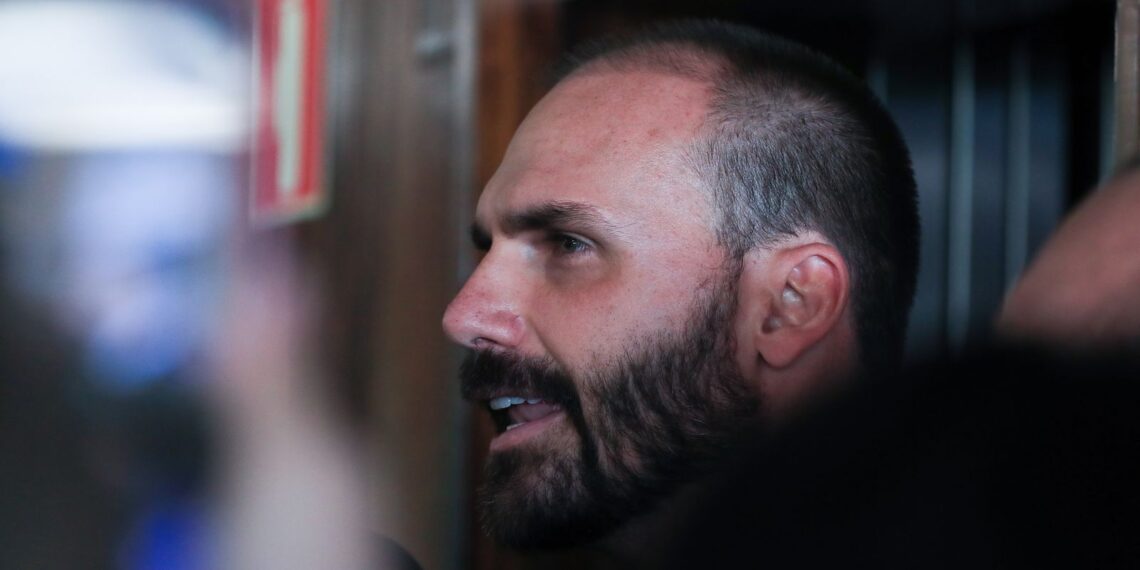 Moraes vota para condenar Eduardo Bolsonaro por difamação