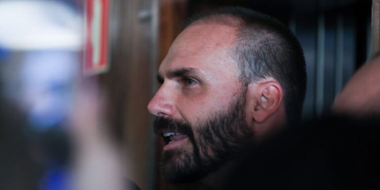 Moraes vota para condenar Eduardo Bolsonaro por difamação