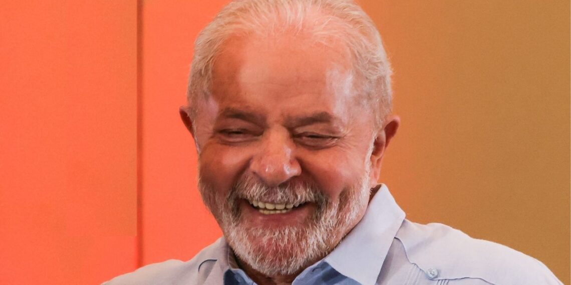 Uso da fé? Lula faz acenos a evangélicos com terrenos e eventos