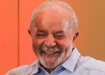 Uso da fé? Lula faz acenos a evangélicos com terrenos e eventos