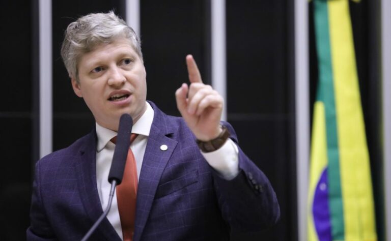 Marcel van Hattem critica “campanha eleitoral” de ministros do STF