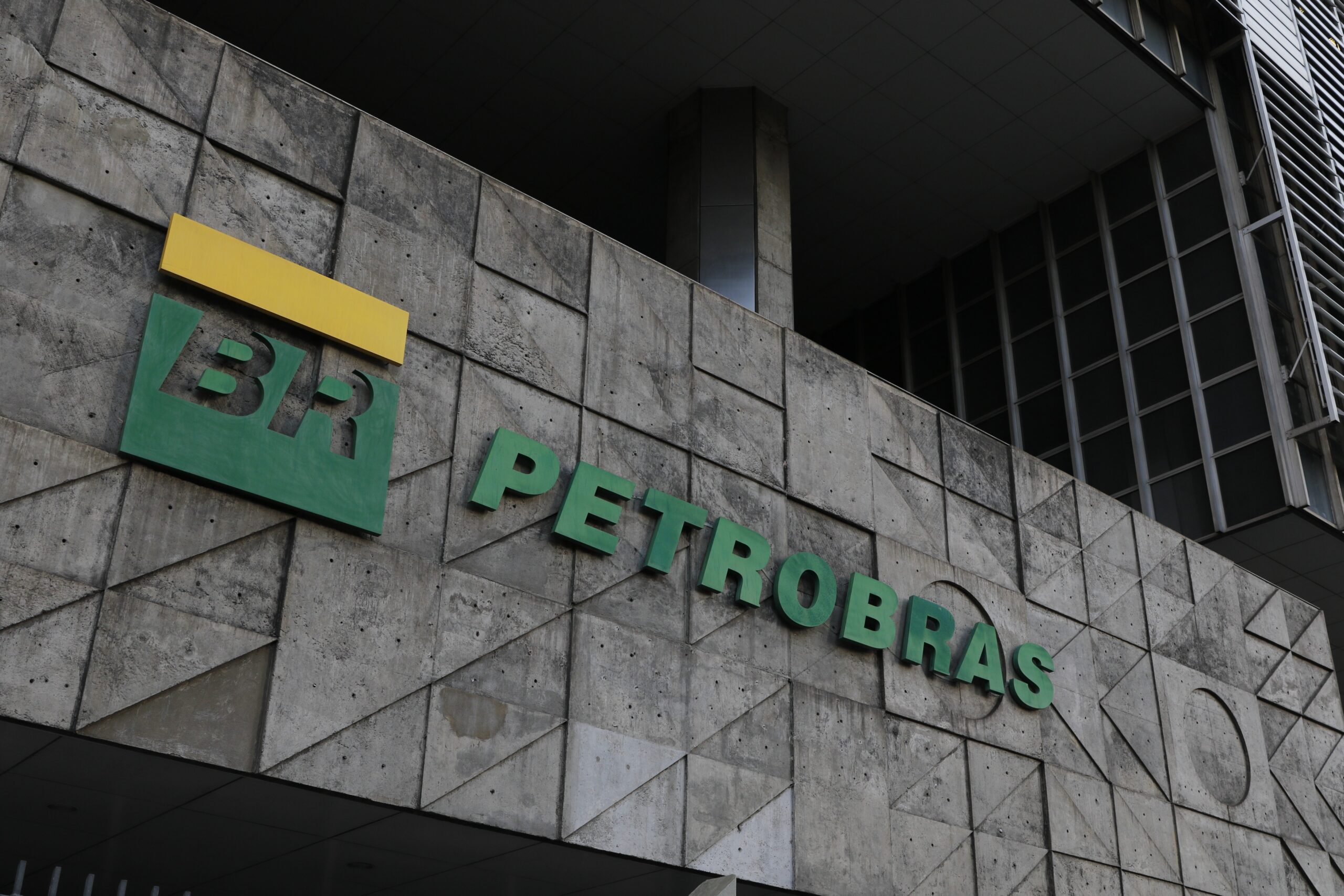 Petrobras não atende 10% da demanda de diesel para maio, diz agência