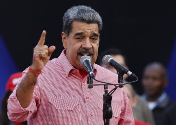 É #FAKE que foto mostre Nicolás Maduro com rosto magro e abatido em audiência nos EUA; imagem foi criada com inteligência artificial