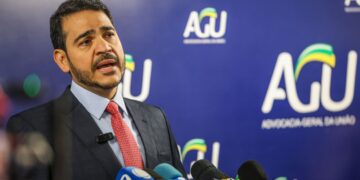 Messias é denunciado por deputados sob acusação de censura