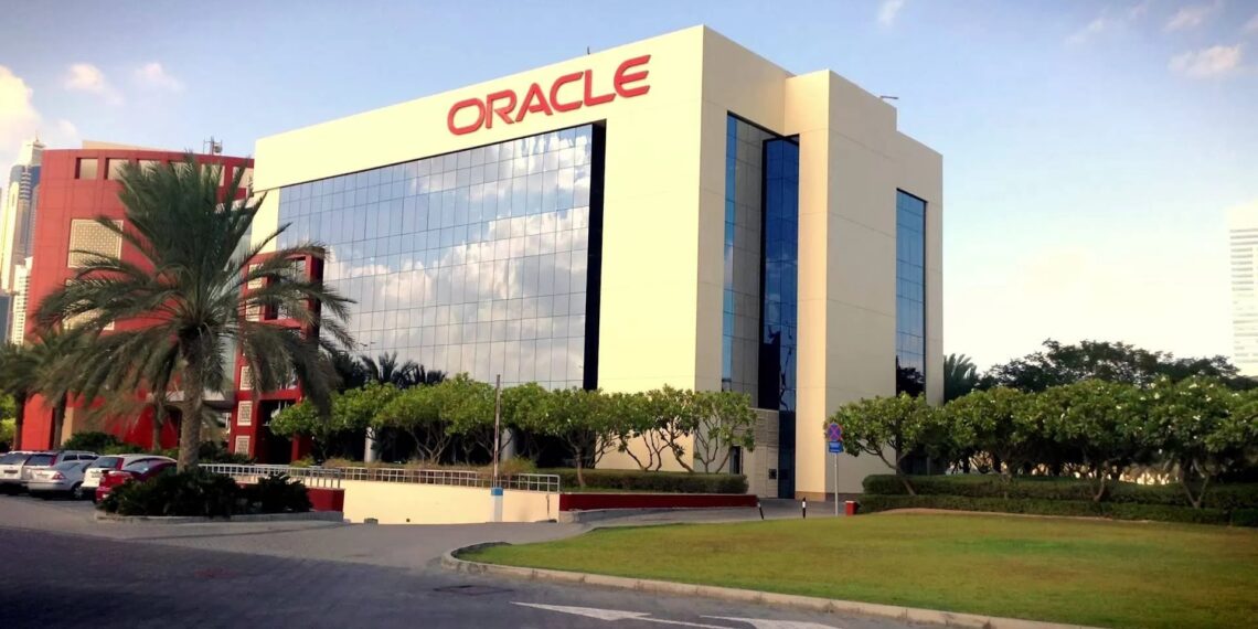 Irã afirma ter atacado data center da Oracle em Dubai; porta-voz do país nega