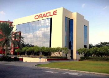 Irã afirma ter atacado data center da Oracle em Dubai; porta-voz do país nega