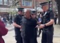 Vídeo mostra pastor sendo preso por pregar em praça na Inglaterra