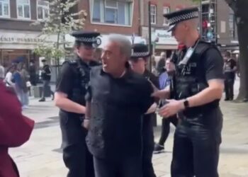 Vídeo mostra pastor sendo preso por pregar em praça na Inglaterra