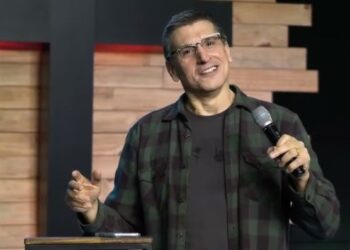 Zé Bruno critica pastores que usam camarim e se isolam de fiéis