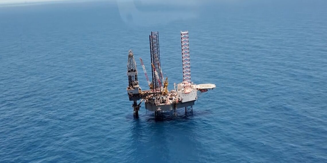Petróleo sobe mais de 7% e tem maior patamar em quase quatro anos, com Oriente Médio no radar