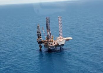 Petróleo sobe mais de 7% e tem maior patamar em quase quatro anos, com Oriente Médio no radar