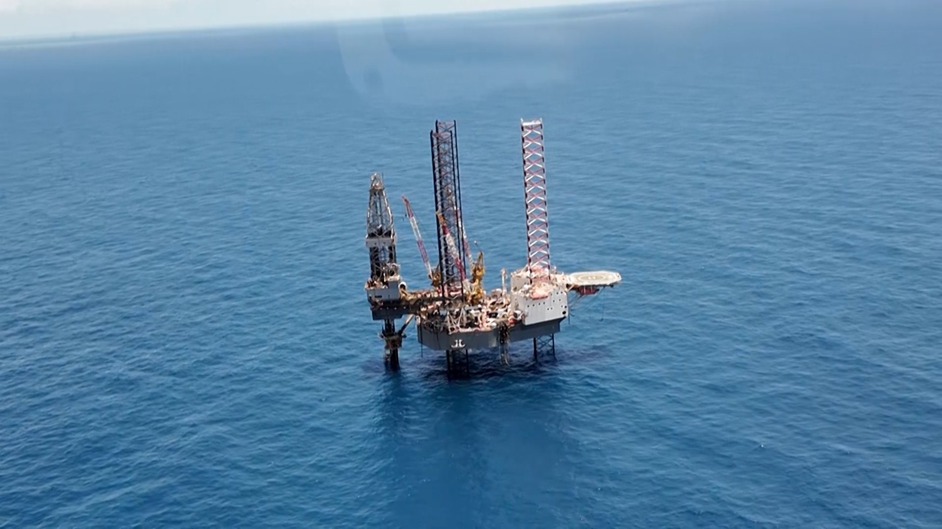 Petróleo sobe mais de 7% e tem maior patamar em quase quatro anos, com Oriente Médio no radar