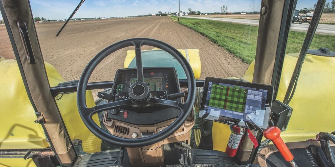 Agrishow: comando de trator que se assemelha a 'videogame' torna rotina do produtor mais intuitiva e econômica