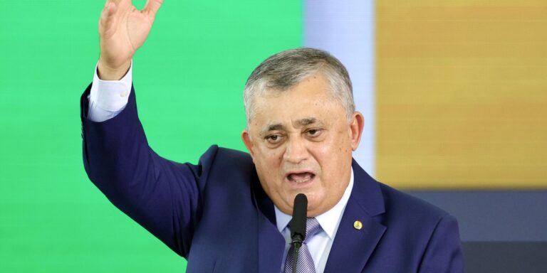 José Guimarães toma posse no Ministério das Relações Institucionais