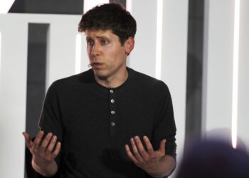 CEO da OpenAI pede desculpas por não alertar a polícia sobre suspeita de tiroteio em massa