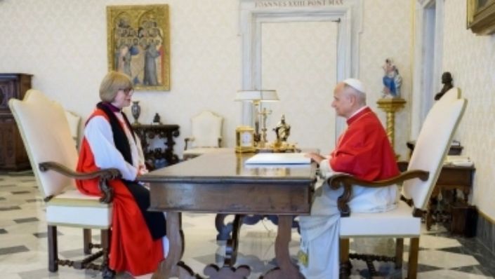 Leão XIV recebe arcebispa da Igreja Anglicana no Vaticano