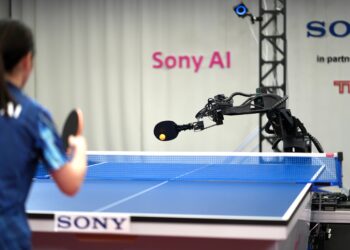 Robô supera jogadores humanos profissionais em partidas de tênis de mesa