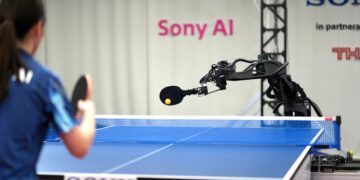 Robô supera jogadores humanos profissionais em partidas de tênis de mesa