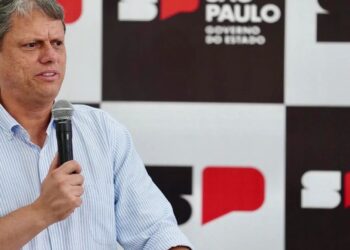 Tarcísio crítica ‘coação’ de Moraes com inquérito contra Flávio