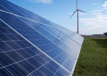 Aneel aperta regras para geração solar distribuída e mira ampliações irregulares