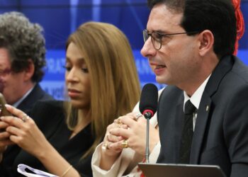 Relatório de PEC prevê fim da escala 6×1 60 dias após promulgação