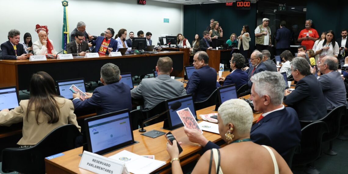 Escala 6×1: comissão especial se reúne para votar parecer do relator