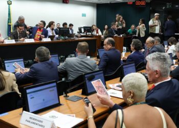 Escala 6×1: comissão especial se reúne para votar parecer do relator