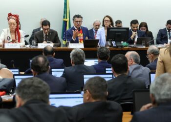 Centrão tenta derrubar transição de 60 dias para fim da escala 6×1