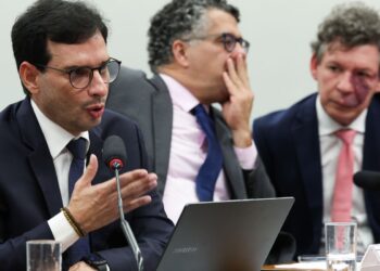 Parecer da PEC que pede fim da escala 6×1 deve ser votado no dia 26