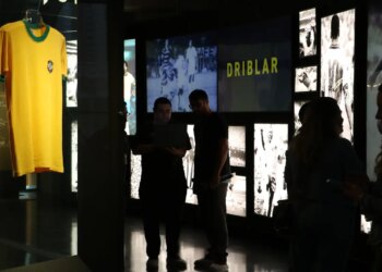 Museu do Futebol lança exposição sobre camisas da seleção brasileira