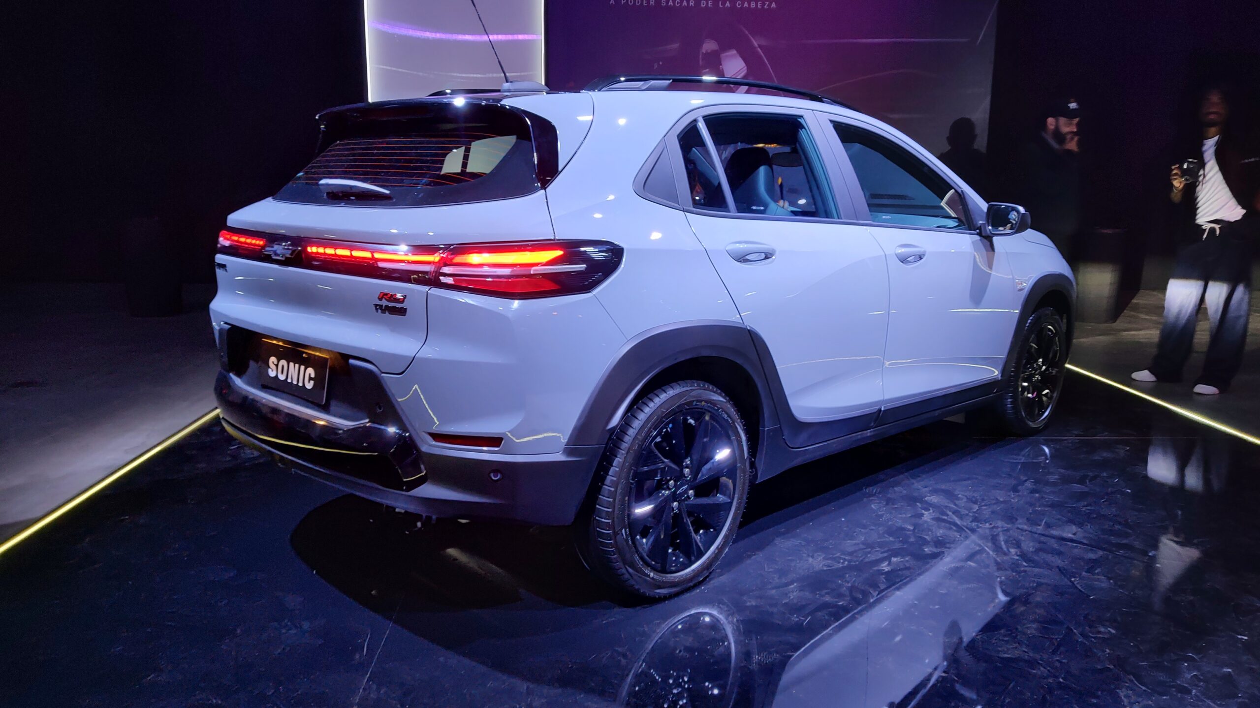 Chevrolet lança o Sonic; veja equipamentos, versões e preço do SUV.