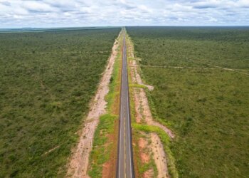 Governo asfalta rodovias em todas as regiões