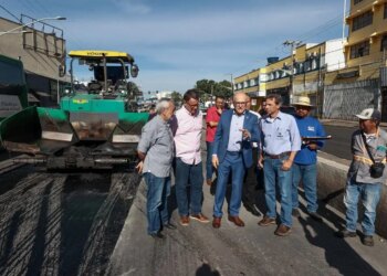 Governador cobra construtoras que firmam pacto para concluir faixa do BRT