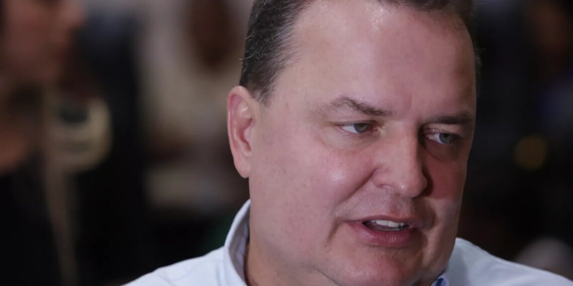 Max Russi articula solução humanitária para evitar despejo de milhares de famílias em Cuiabá