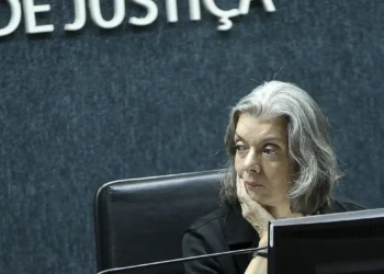 Cármen Lúcia vota por derrubar flexibilização da Lei da Ficha Limpa