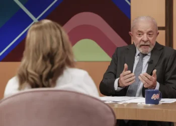 Lula critica período de transição para fim da escala 6×1