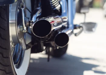 Lei endurece punição contra motos barulhentas em Cuiabá