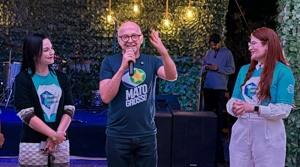 É a escola que conduz nossos jovens para o futuro, afirma governador