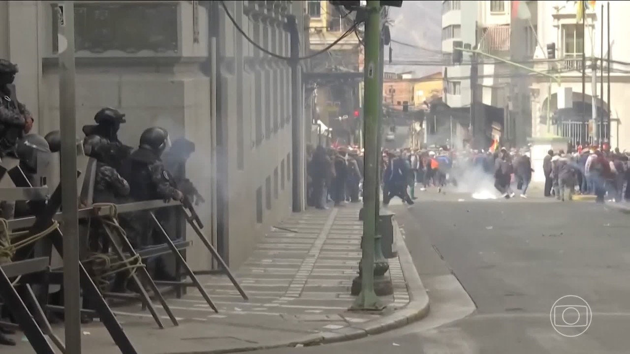 Presidente da Bolívia reduz seu salário em 50% em meio a protestos no país