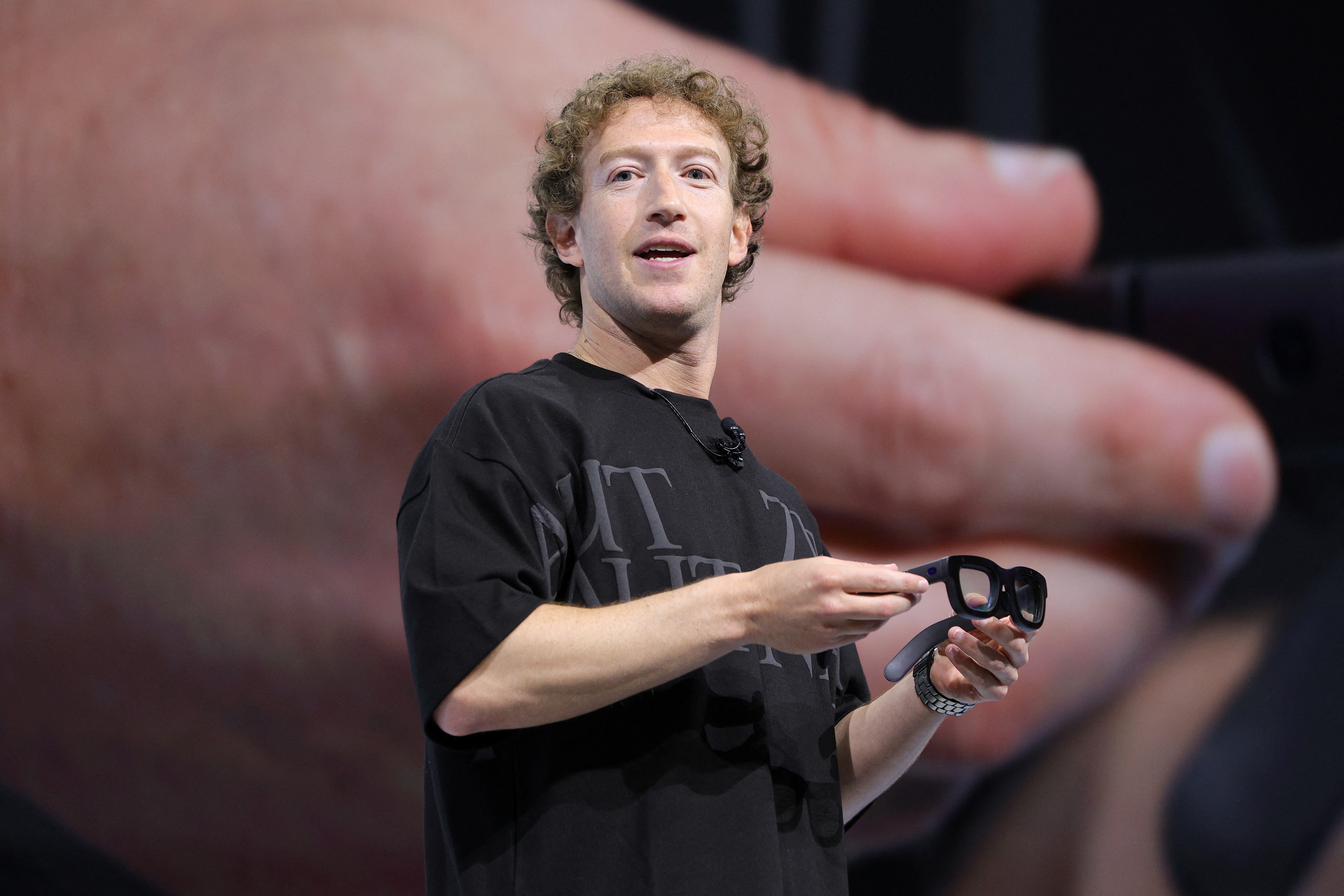 Mark Zuckerberg ‘autorizou pessoalmente’ violação de direitos autorais da Meta, dizem editoras