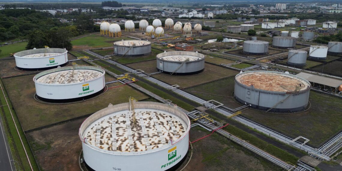 Petrobras mira autossuficiência em diesel e gasolina até 2031